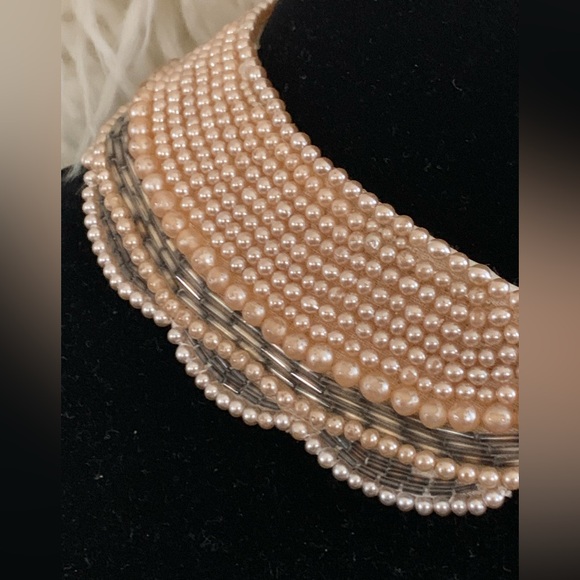 Elegant Pearl Collar Necklace - Picture 3 of 10